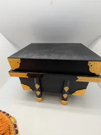 Japansk Kabuto Samurajhjelm med Dragemotiv og Opbevaringsæske ( halv størelse ) 