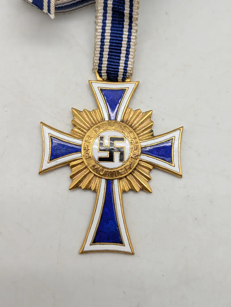 Tysk Moderkors i Guld (Ehrenkreuz der Deutschen Mutter)