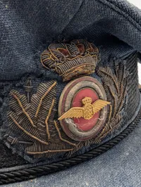 Dansk Flyvevåben Officerskasket med Broderet Emblem