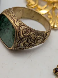 Flora Danica og vintage smykkesæt med halskæder og ring