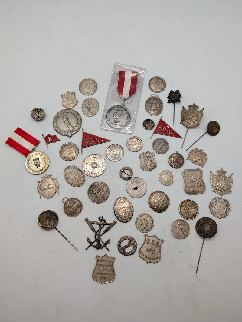 Samling af danske medaljer, emblemer og tegn, 19.-20. århundrede