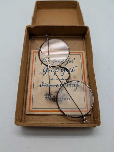 Antikke tyske briller med rund metalramme og original æske WW1