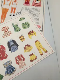 Store Marie og Lille Marie påklædningsdukker, tre ark