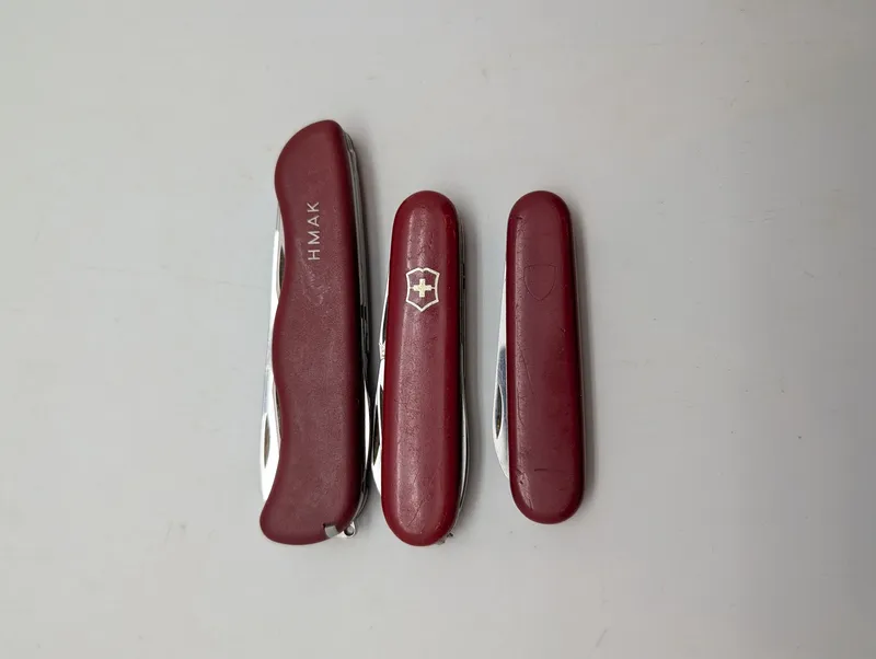 Victorinox og HMAK schweizerknive, sæt af tre
