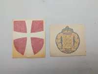 To vintage mærkater med Dannebrogsskjold og det danske rigsvåben, til Danske militær køretøjer