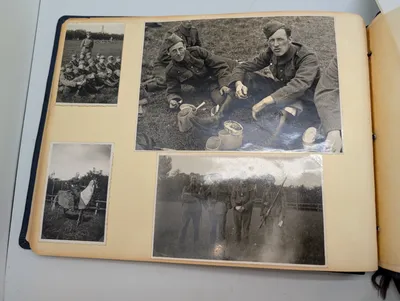 To vintage fotoalbum i læder og tekstil Soldat før under og efter krigen DK