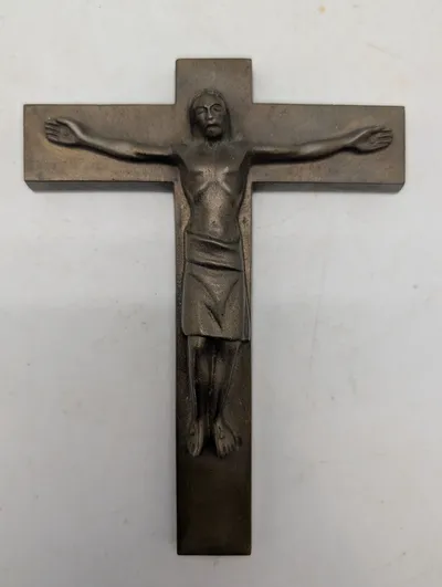 Dansk modernistisk bronze krucifiks med Kristus-figur