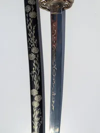 Japansk Wakizashi med udskåret benskalte og dekoreret skede, dekoration