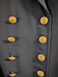 Dansk Marine officer med  Pilotvinger og Guldknapper