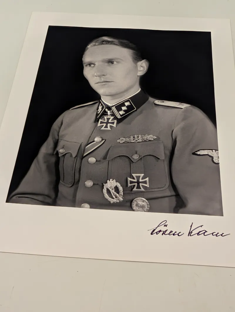 Signeret portrætfoto af Søren Kam i Waffen-SS uniform