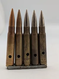 Fem tyske 7,92x57mm Mauser deaktiveret  på laderamme