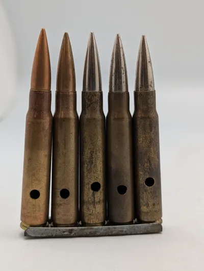 Fem tyske 7,92x57mm Mauser deaktiveret  på laderamme