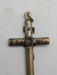 Antik Krucifiks Vedhæng i Metal med Kristusfigur