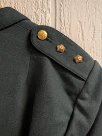 Dansk Militær Uniformsjakke med Rigsvåben Kraveemblem M69