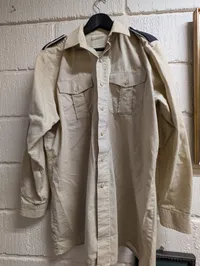 Dansk HIPPO uniform, med skjorte og bukser, efter 45 