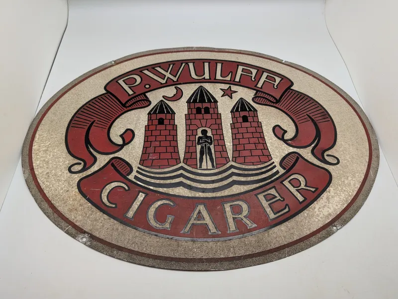 P. Wulff Cigarer ovalt skilt med byvåben
