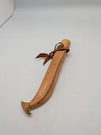 Skandinavisk Puukko kniv med skæfte af birketræ og ben samt læderskede
