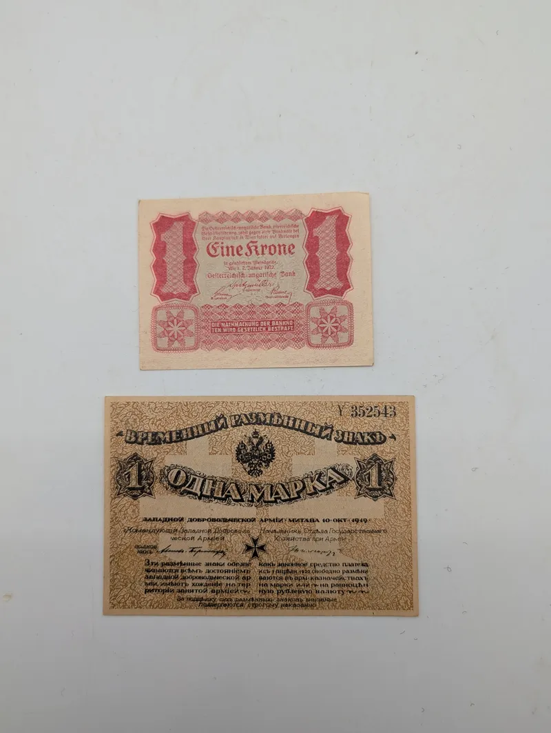 Lot of 2 Vintage Banknotes: 1922 Austrian 1 Krone and 1919 Russian 1 Marka