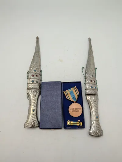 UNEF Gaza Souvenir-dolke og FN-medalje i original æske