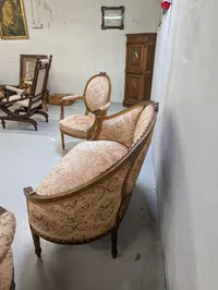 Fransk Louis XVI-stil salonmøbelsæt med forgyldt træ og brokadevævning