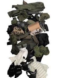 Stor samling af Airsoft udstyr og militærtilbehør