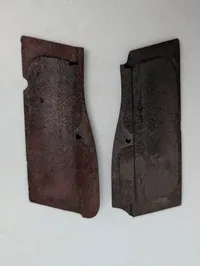 Browning Hi-Power (P35) Skæfter i Netskåret Valnøddetræ WW2