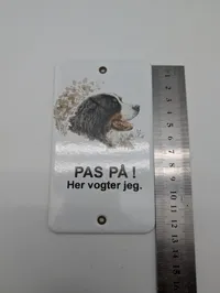 Emaljeskilt med Berner Sennenhund - Pas på! Her vogter jeg.