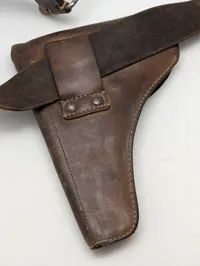 Vintage læderhylster til pistol med tilhørende bælte