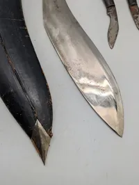 Indisk Gurkha Kukri kniv med to småknive og læderskede