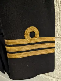 Dansk Marine officer med  Pilotvinger og Guldknapper