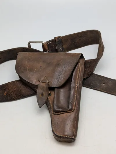 Vintage læderhylster til pistol med tilhørende bælte