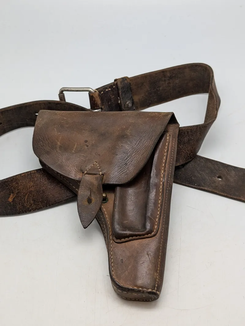 Vintage læderhylster til pistol med tilhørende bælte