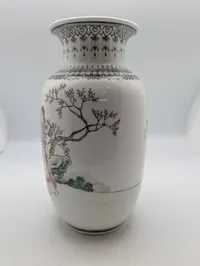 Kinesisk Famille Rose Porcelænsvase med Kvinder i Have