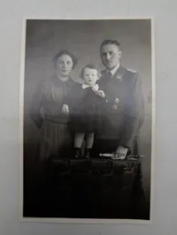 Originalt sort-hvidt portrætfoto af tysk Luftwaffe-familie, ca. 1940
