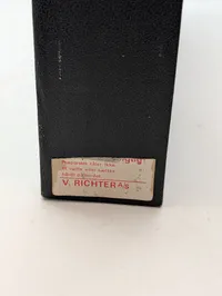 Vintage zoologisk undervisningsmontre med dyrehår og hudprøver