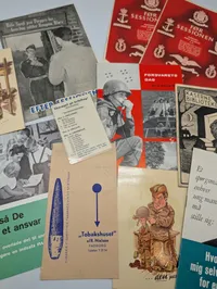 Samling af danske militære informationspjecer og postkort, ca. 1950-1960