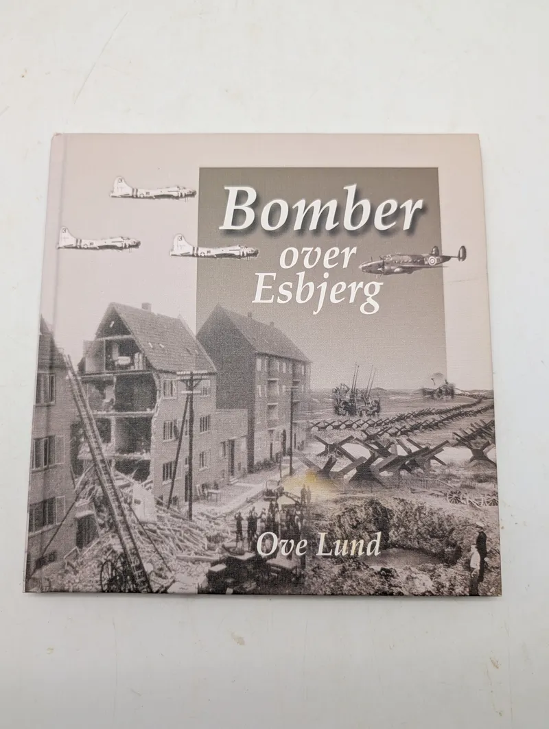 Ove Lund, Bomber over Esbjerg, indbundet bog
