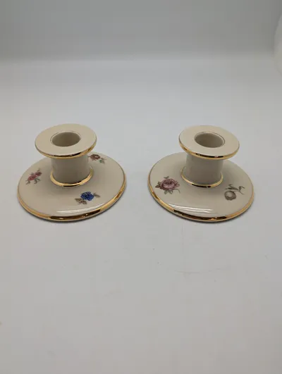 Kjøbenhavns Porcellains Maleri (KPM) Par Lysestager med Blomstermotiv