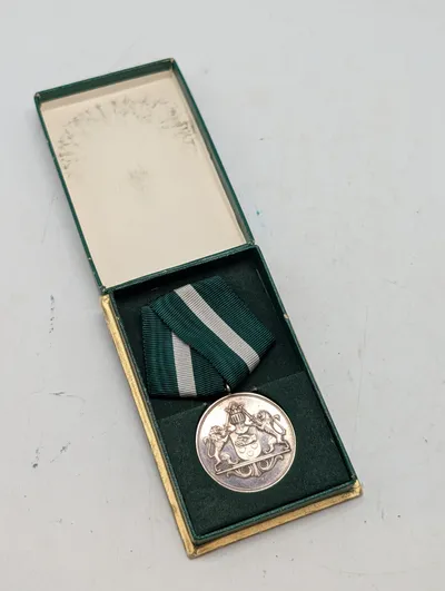 Danmarks Politi Fortjenstmedalje i original æske