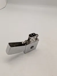 Zippo lighter i børstet krom med Livgarde  emblem