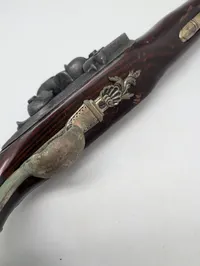 Hawkins Flintlåspistol med Træskæfte og Messingbeslag, Dekoration 