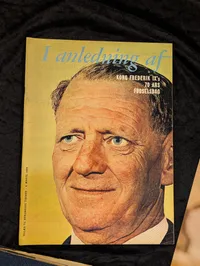 Samling af danske kongelige memorabilia, herunder scrapbog og plakater
