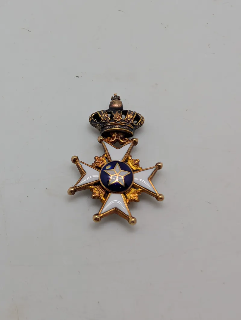 Svensk Nordstjerneorden, Ridderkors i 14 karat  guld og emalje, miniture 