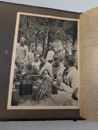 Tysk fotoalbum fra 2. verdenskrig med soldaterportrætter og hverdagsscener, Kroatisk 