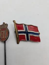 Norwegian WWII Era Patriotic Pins: H7 Monogram Stickpin and Flag Brooch