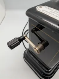 Antik Stats-Telefonen bordtelefon med håndsving og rigsvåben