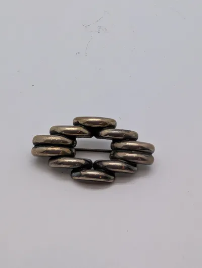 Siersbøl broche i sterlingsølv med geometrisk design