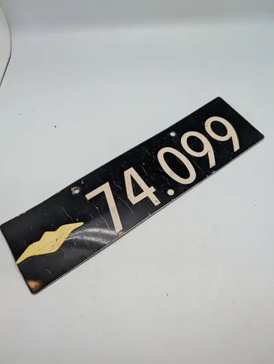 Dansk flyvevåben nummerplade med nummer 74.099