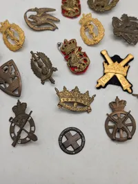 Samling af danske militære emblemer 