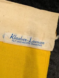 Dansk 'Udrykning' gul flag med autografer